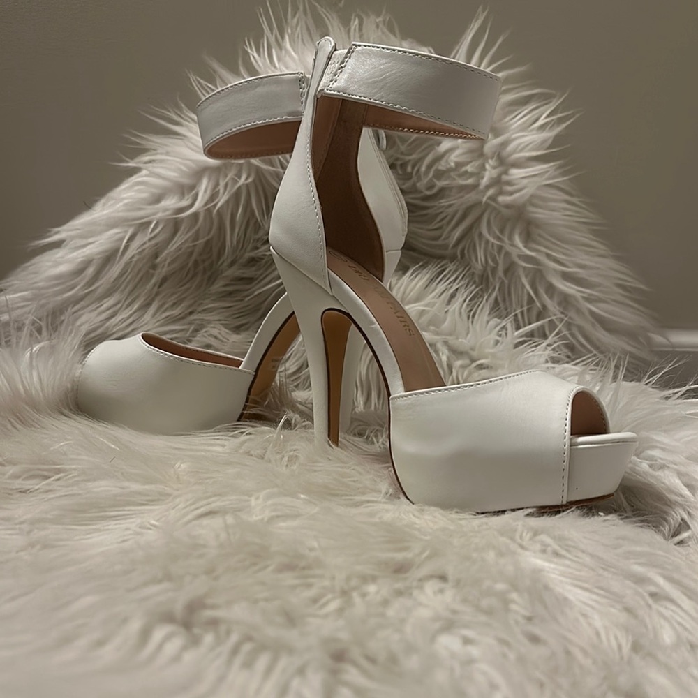 Elegant Dream Pairs White Women's Heels